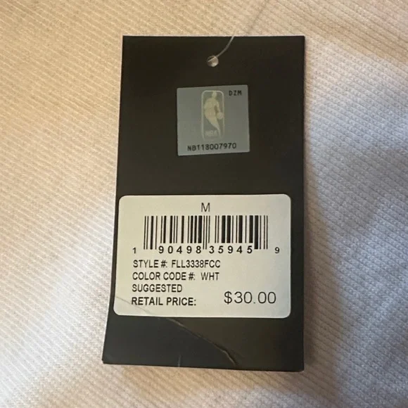 🆕 NBA UNK Women’s Cleveland Cavaliers Long Sleeve Tee - Picture 5 of 7